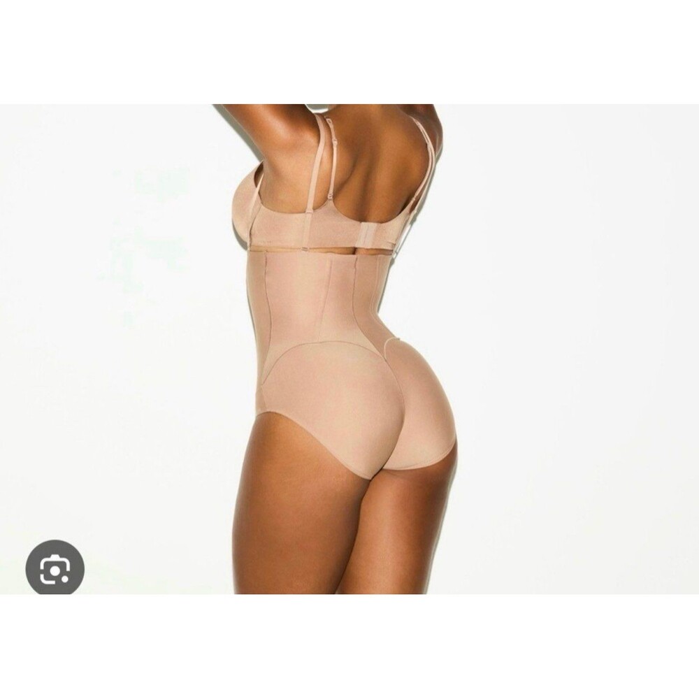 Skims Body Waist Cincher Butt Lifting brief Clay XXS